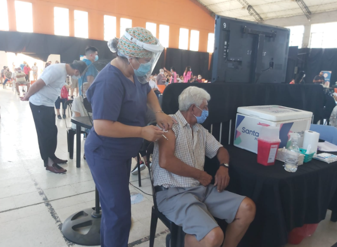 Cerca de 3500 santafesinos serán vacunados hoy contra el Covid | Noticias