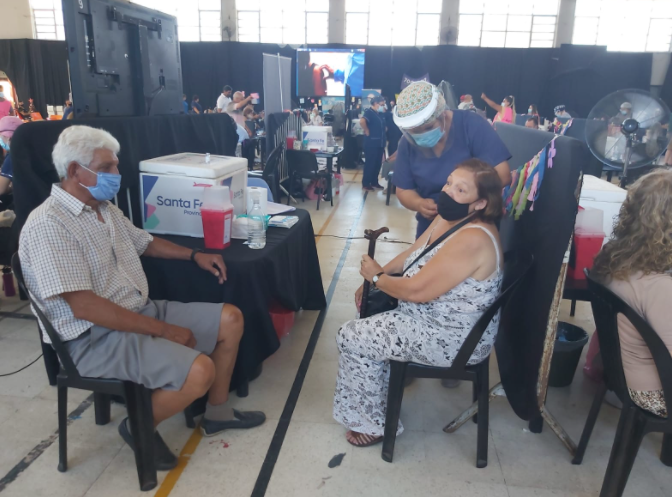 Hoy se aplicarán terceras dosis en los vacunatorios de la ciudad | Noticias