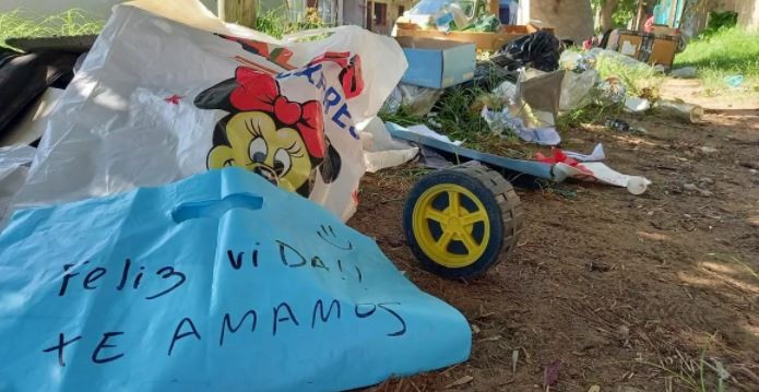 Tiraron los juguetes de Lucio Dupuy a la calle y se los llevaron | Policiales