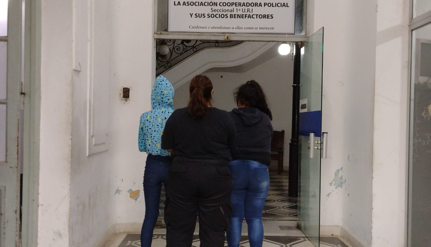Pleno microcentro: Intentaron robar un comercio y fueron aprehendidas | Policiales