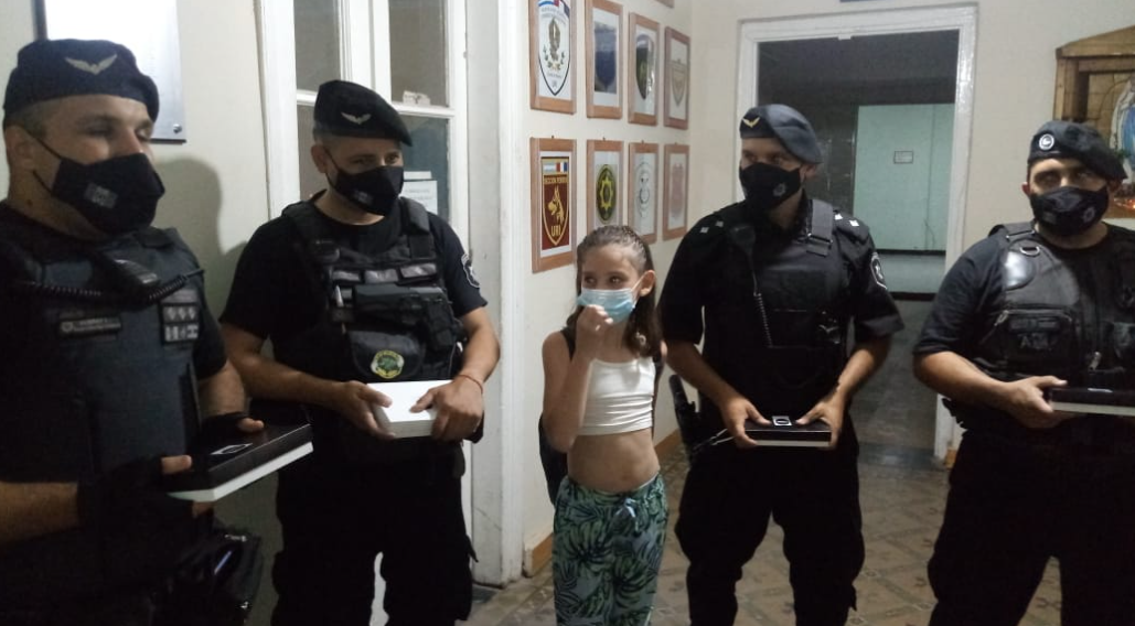 Agentes del Comando Radioeléctrico recibieron regalos por su rápido accionar | Noticias