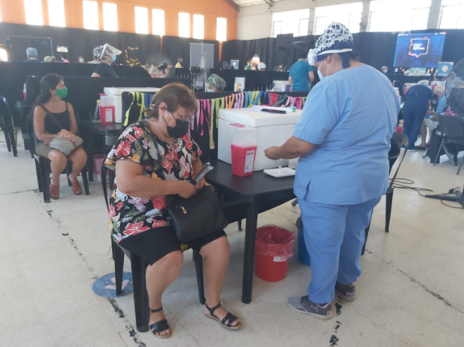 Este jueves se vacunará a adultos en la Esquina Encendida y a menores en la Redonda | Noticias