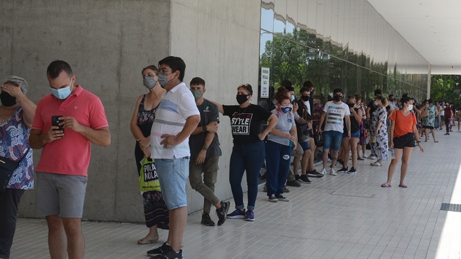 Desde este sábado habrá que sacar turno para asistir a los centros de testeos | Información General