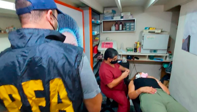 Detienen a un falso cirujano mientras realizaba una intervención en un consultorio clandestino | Nacionales