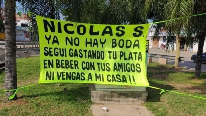 Un pasacalle de despecho se hizo viral: "Ya no hay boda. Seguí gastando tu plata en beber con tus amigos" | Redes