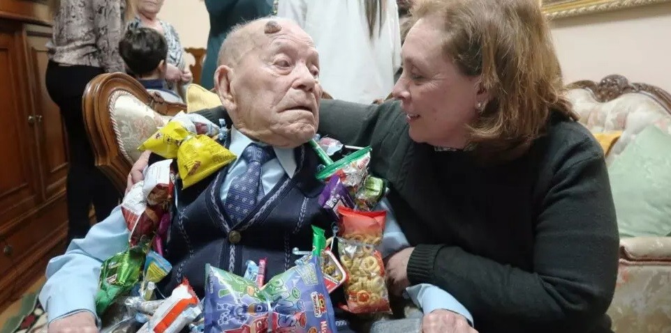 A los 112 años, murió el hombre más longevo del mundo | Información General