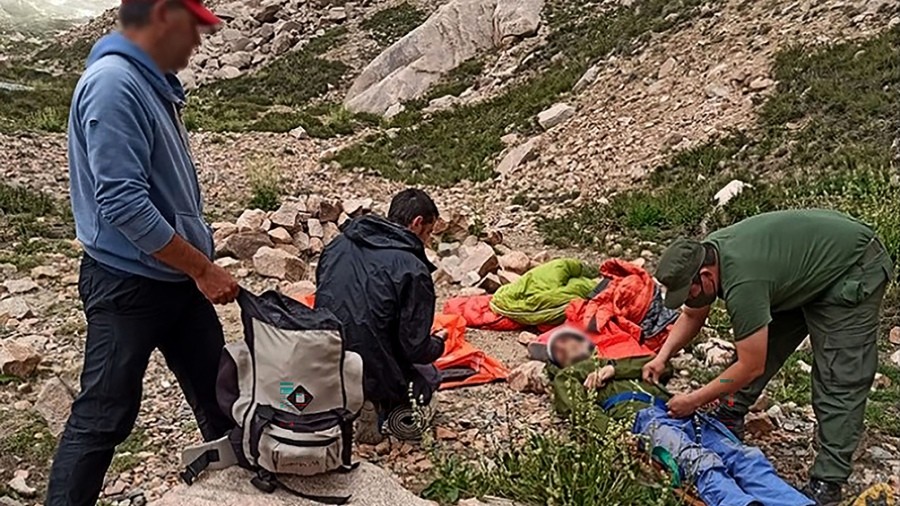 Mendoza: rescataron a un andinista que había caído al vacío mientras escalaba | Nacionales