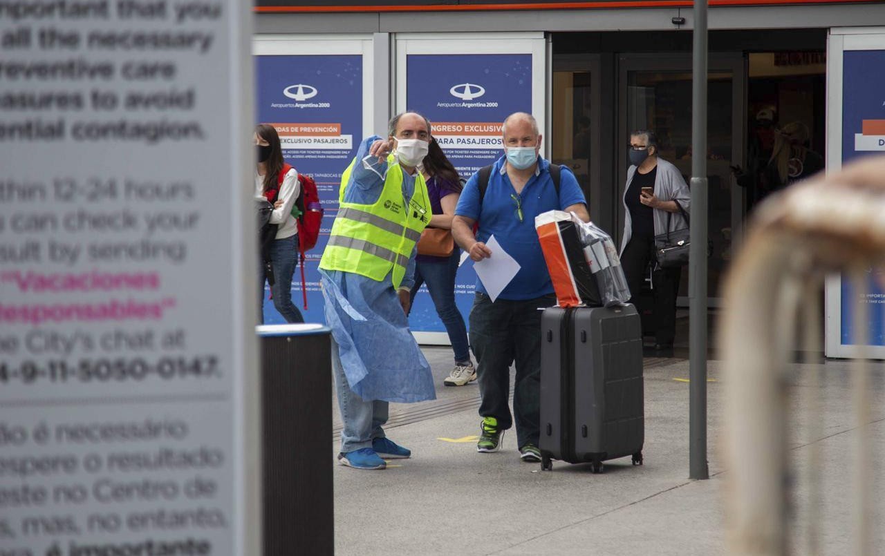 Nuevas reglas para entrar en Argentina: no hay PCR para quienes estén vacunados con esquema completo | Nacionales