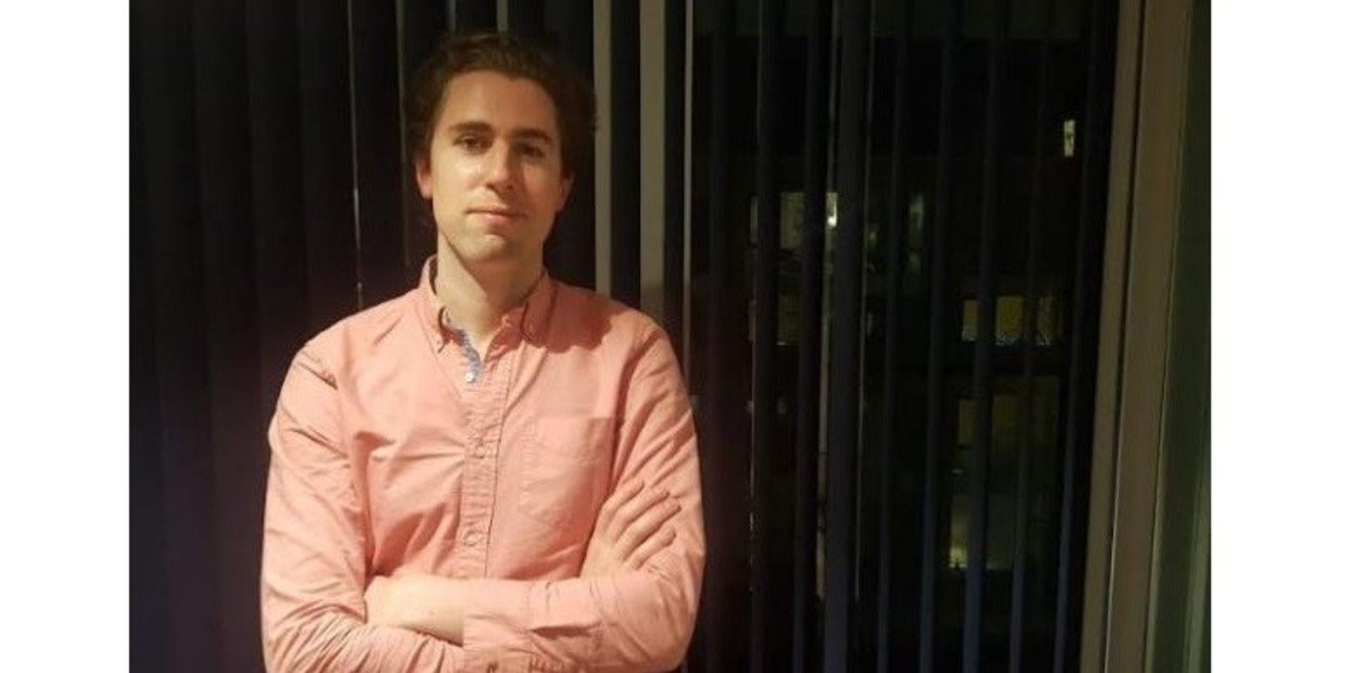 "Colero vip": el joven que gana 200 dólares al día haciendo fila para millonarios | Información General