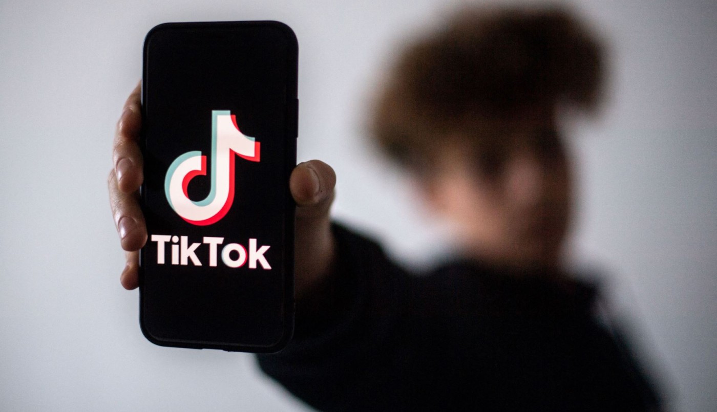 Una joven se mató por grabar un TikTok con una ametralladora | Redes