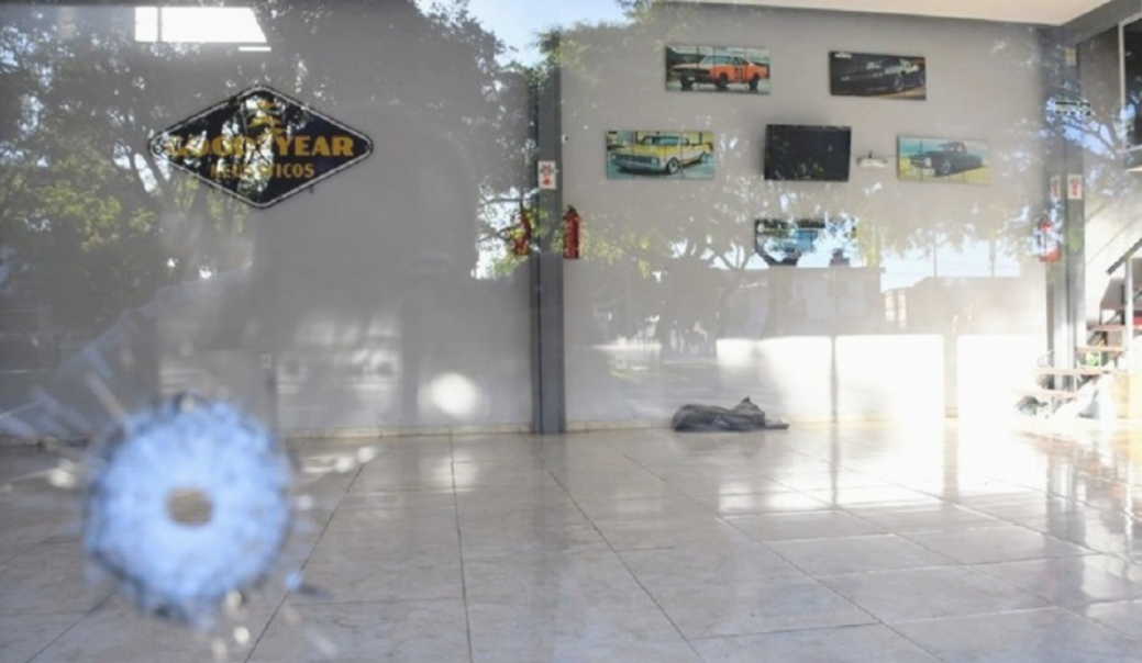Rosario: cerraron una concesionaria y una carnicería baleadas dos veces en una semana | Policiales