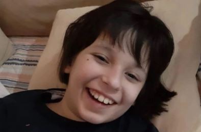 Tuvo un accidente, quedó huérfana y ahora lucha por volver a caminar: Coni viajó a Tailandia con sus abuelos | Nacionales