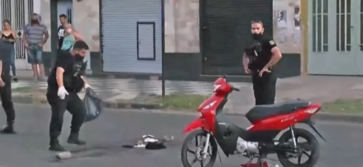 Joven escapaba en moto de la policía, chocó contra un patrullero y murió | Nacionales