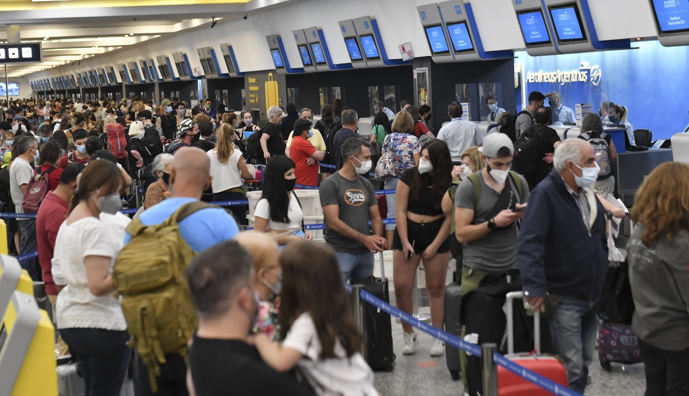 Reprogramación de vuelos por paro de controladores aéreos: "Estamos cuidando a pasajeros" | Nacionales