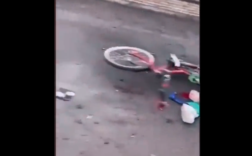 Video: el momento en que muere un ciclista ucraniano alcanzado por un bombardeo ruso | Redes