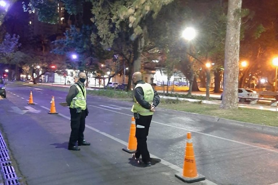 Chocaron a un inspector y a una mujer policía en un control vehicular municipal | Policiales