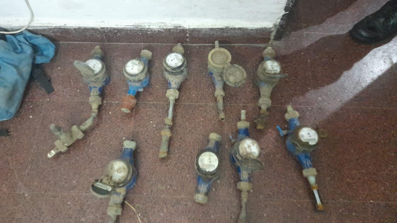 Detuvieron a un hombre en Santo Tomé tras robar nueve medidores de agua | Policiales