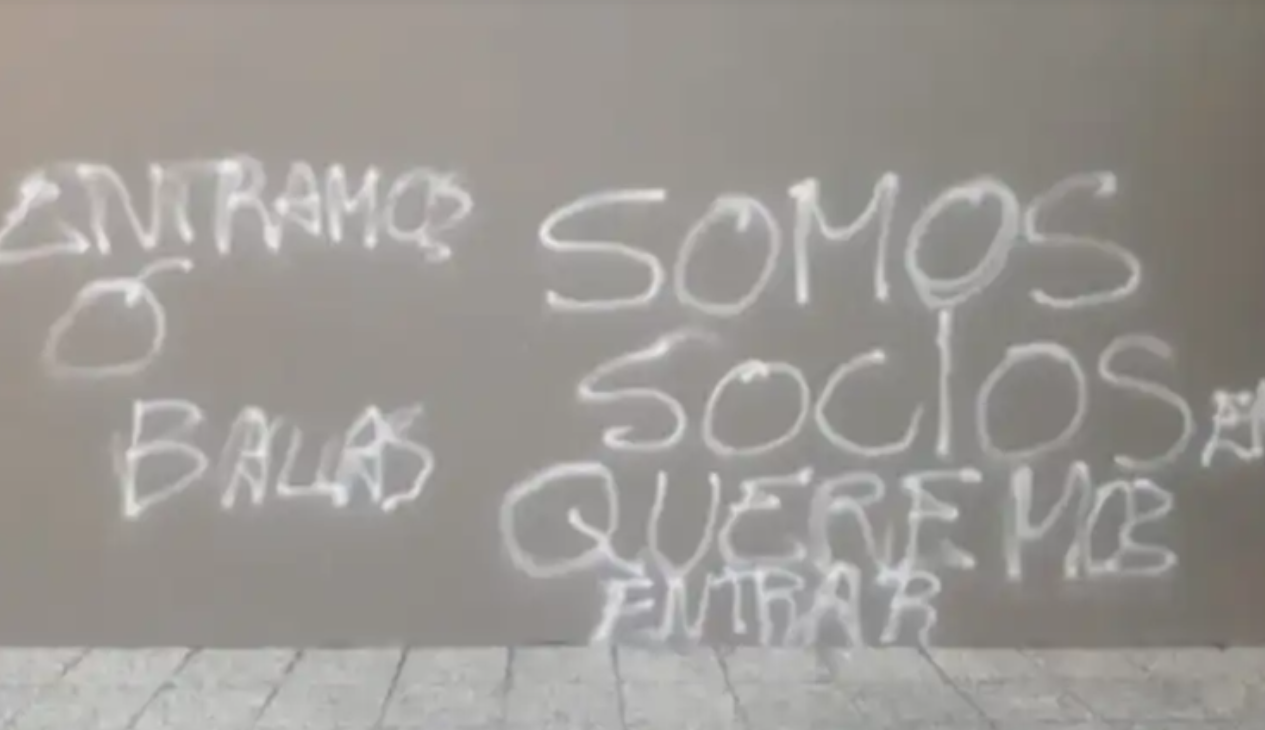 Aparecieron pintadas amenazantes en las oficinas de Luis Spahn | Deportes