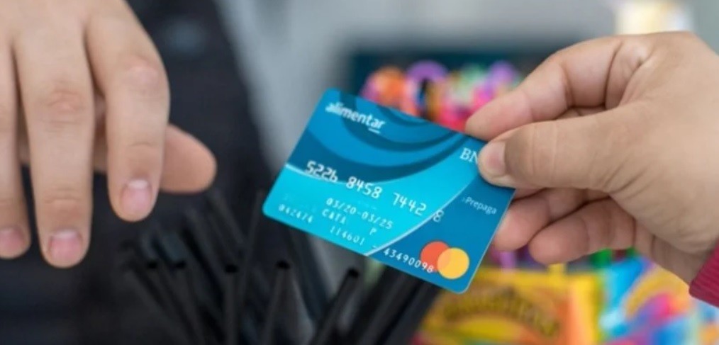 Beneficiarios de AUH y AUE recibirán un pago extra para leche y alimentos | Información General