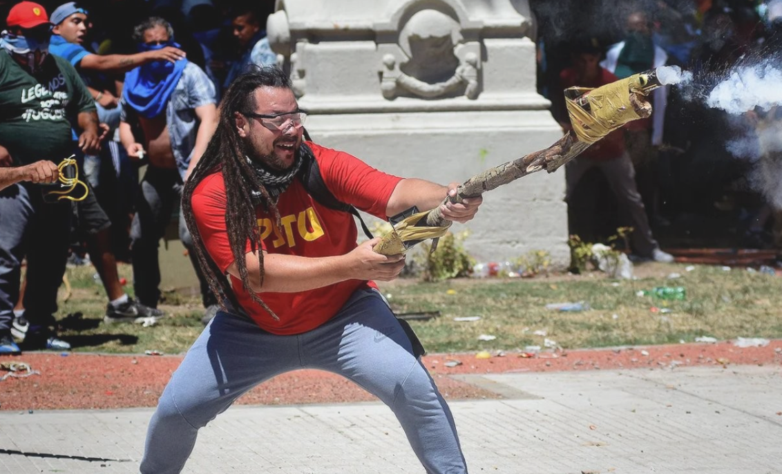 El "Hombre del Mortero" justificó los incidentes durante la marcha contra el acuerdo con el FMI | Nacionales