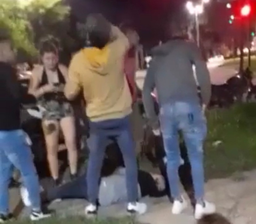 Video: la desesperación de jóvenes al ver al joven muerto a la salida del boliche | Policiales