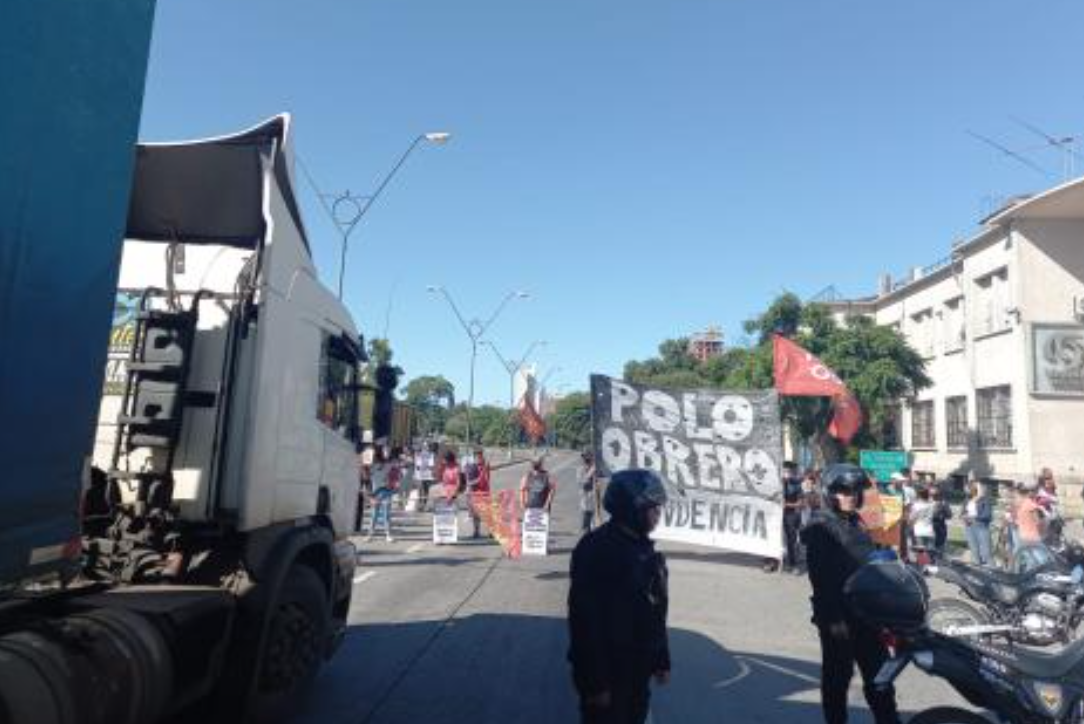 Caos vehicular en Avenida 27 de Febrero por una protesta social | Noticias