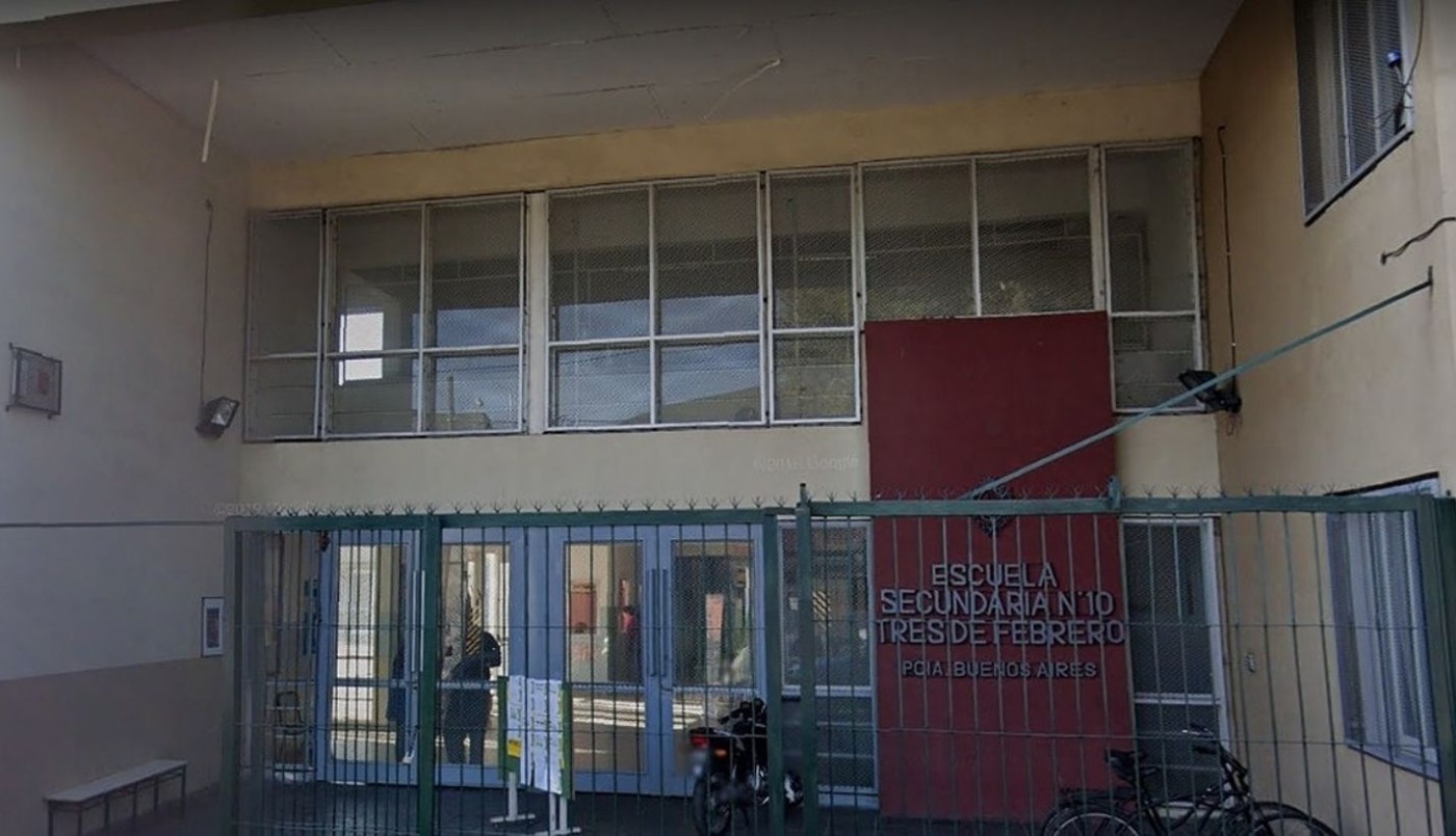 Piden destitución de profesor que pedía "algo a cambio" a alumnas para aprobarlas | Nacionales