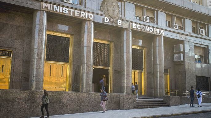 Se cuadriplicó el déficit público en febrero y pone en riesgo el acuerdo con el FMI | Nacionales