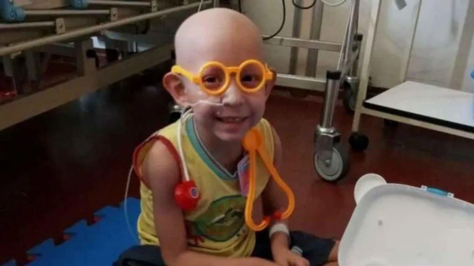 Santi Maratea lo hizo de nuevo: juntó 72 millones para un niño que se tratará en España | Información General