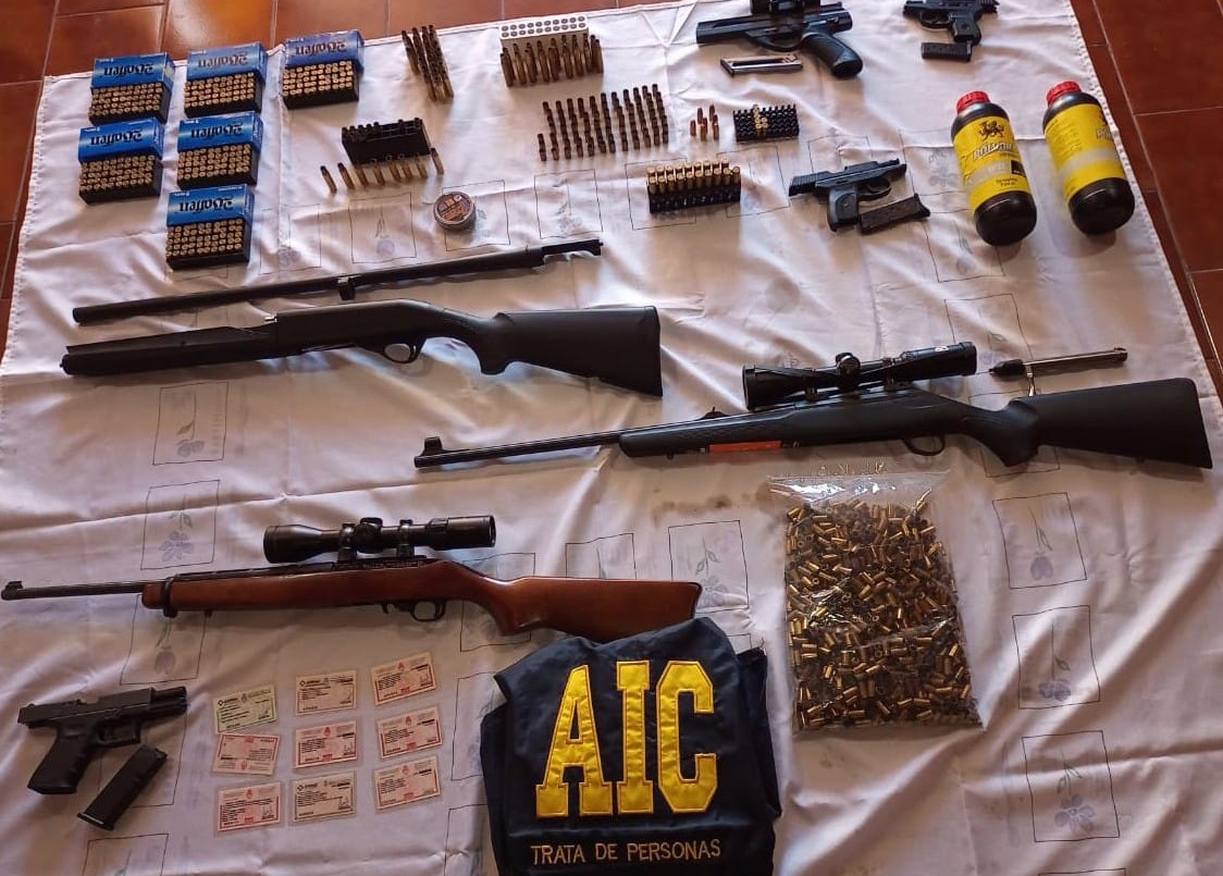 Granadero Baigorria: lo investigan por violencia de género y le descubrieron un arsenal | Información General