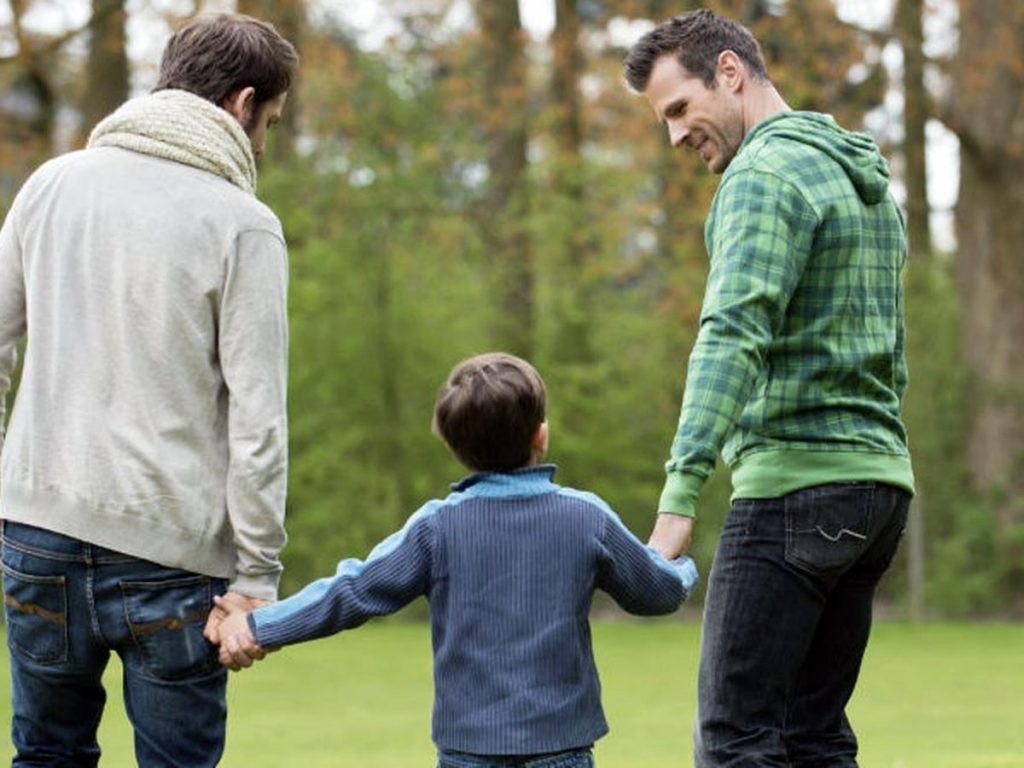 Un niño santafesino de 9 años llevará los apellidos de dos padres y de su madre | Información General