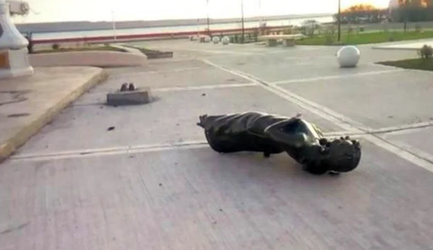 En medio de la interna oficialista, el Presidente repudió el ataque a la estatua de Cristina Kirchner en Río Gallegos | Nacionales