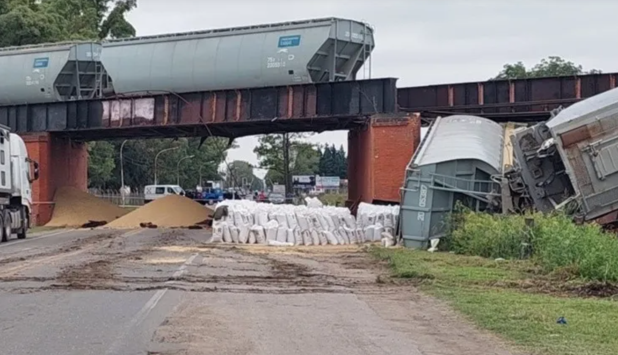 La ruta 33 estará cortada por 3 días por la caída de 2 vagones de un puente | Noticias