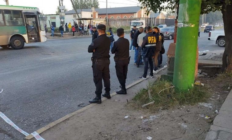 Asesinaron a un policía federal en una parada de colectivo y le robaron el arma | Nacionales