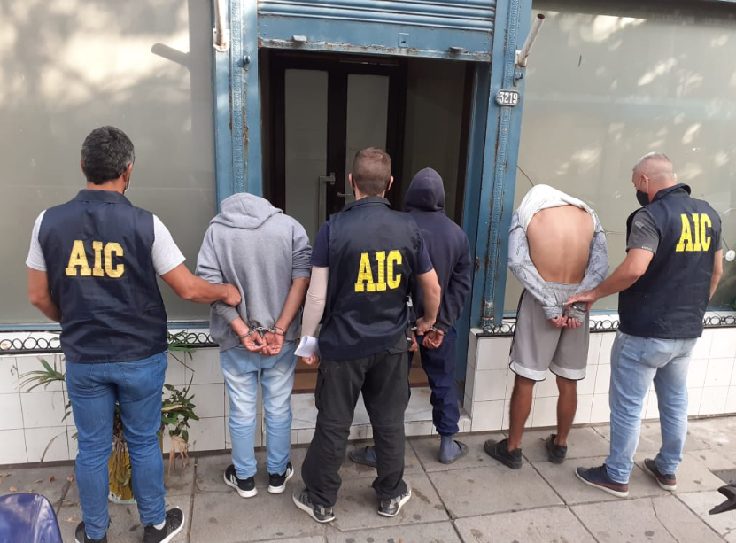 Por tentativa de homicidio detienen a 4 personas, entre ellas, una mujer | Noticias