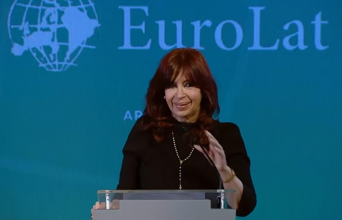 Cristina Fernández: "Que te pongan la banda y te den un bastón no es el poder" | Nacionales