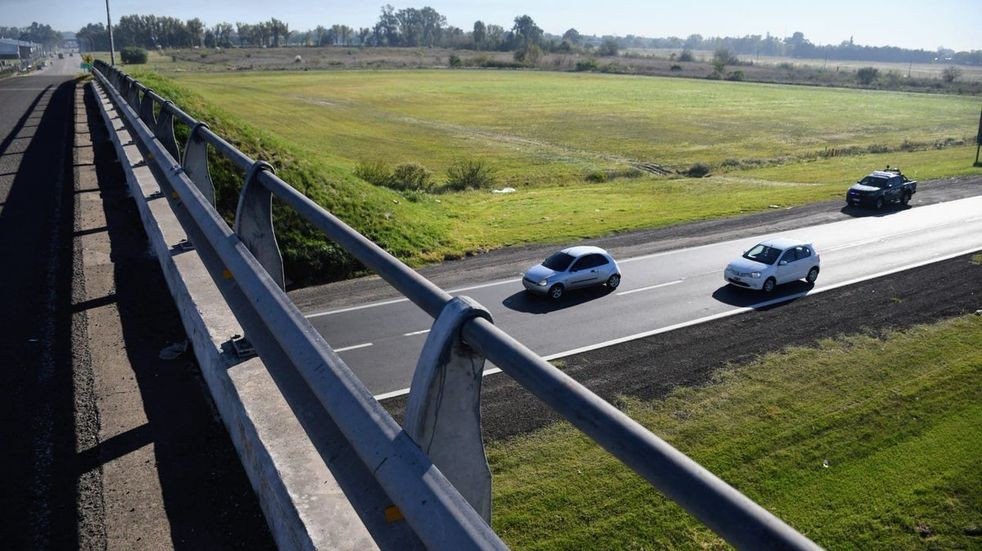 Tiró adoquines en la autopista para frenar a los autos y robarles: una víctima lo mató a tiros | Nacionales