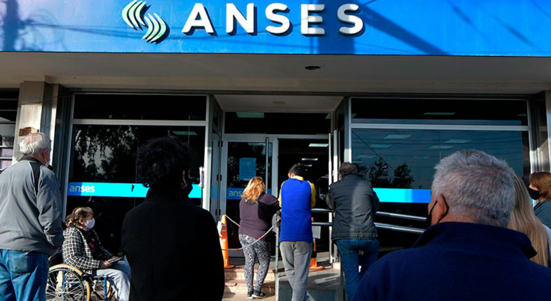 Pagan desde el lunes el bono de hasta $6.000 a jubilados | Información General