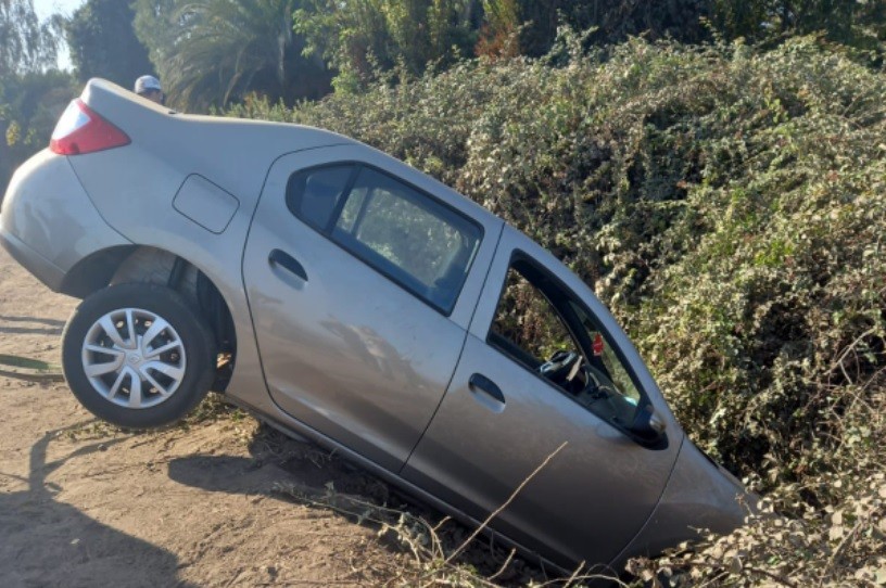 Tomó su primera clase de manejo y terminó con el auto en una zanja | Nacionales