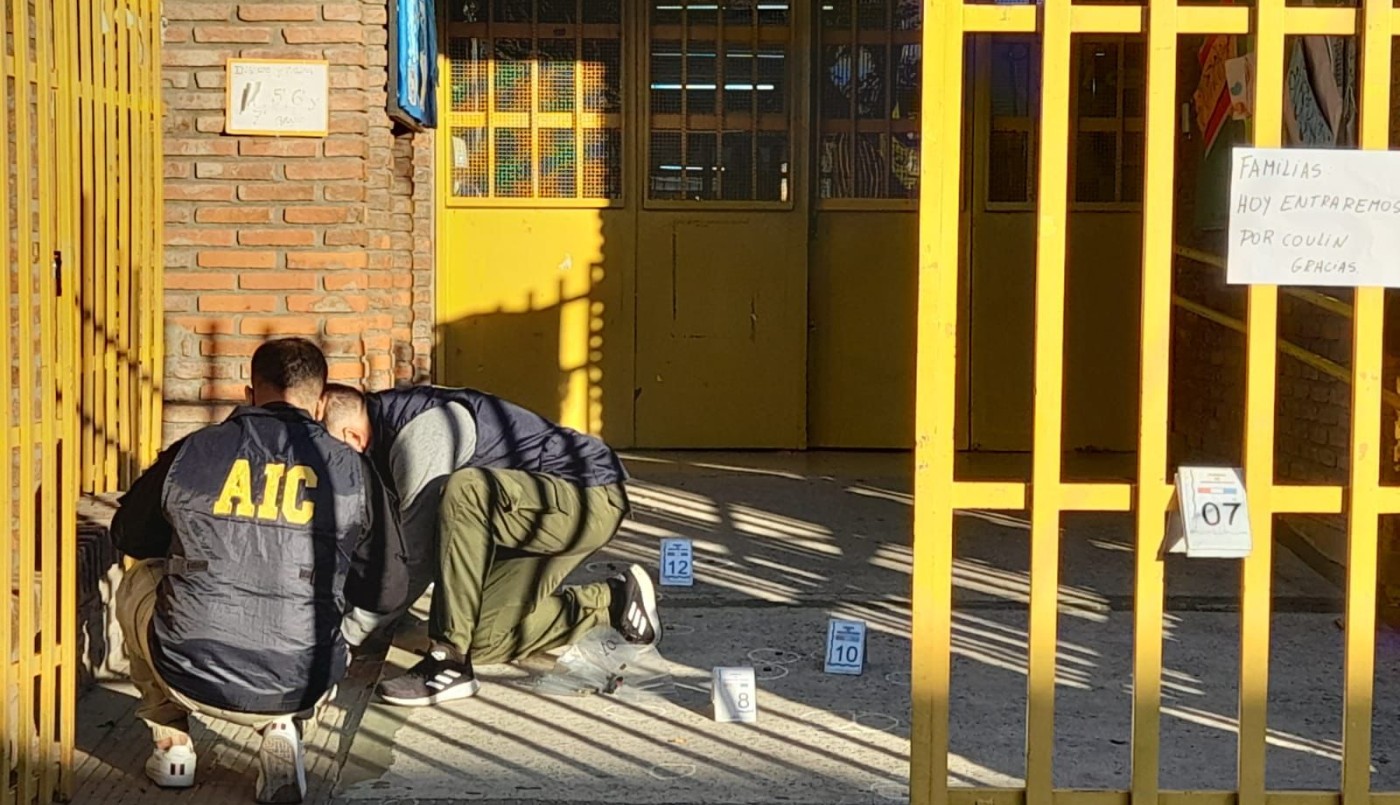 Amenazas a maestras en Rosario: Carteles intimidatorios y vainas en el patio | Noticias