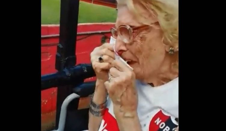 Maruca, la abuela leprosa que emocionó a todos en la cancha de Newell’s | Deportes