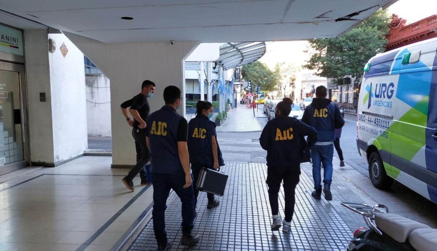 Rosario: sigue la búsqueda de la pareja de la mujer que apareció muerta en el jacuzzi de un hotel | Policiales