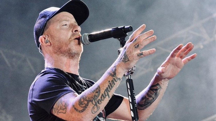 Motochorros interceptaron al cantante de La Beriso a la salida de un banco y le robaron una mochila con dinero | Noticias