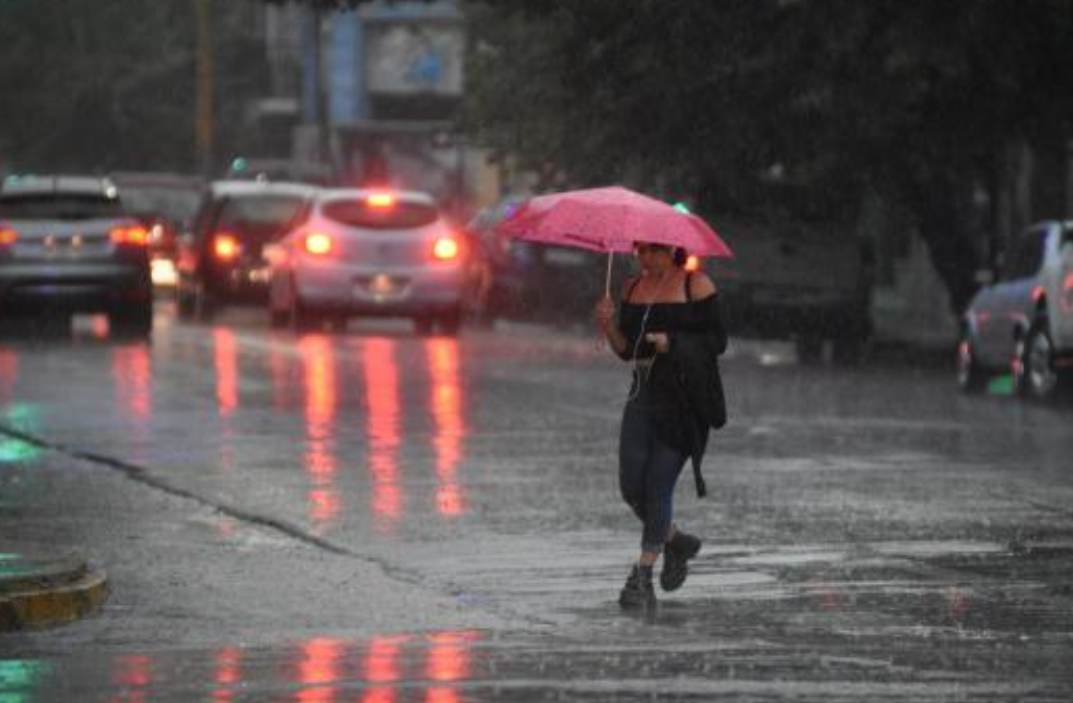 El viernes llega con lluvias y descenso de la temperatura en la ciudad | Información General