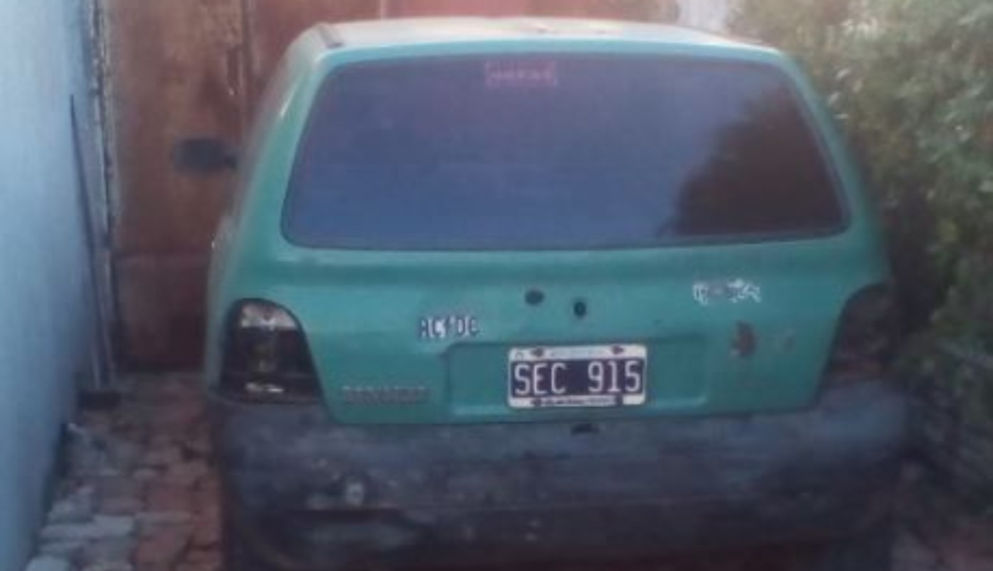 Dejó el auto estacionado y le robaron las cenizas de su abuela | Noticias