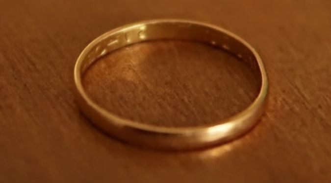 Increíble historia en Esquel: un buzo halló una alianza en un lago y pudo encontrar a la dueña | Nacionales