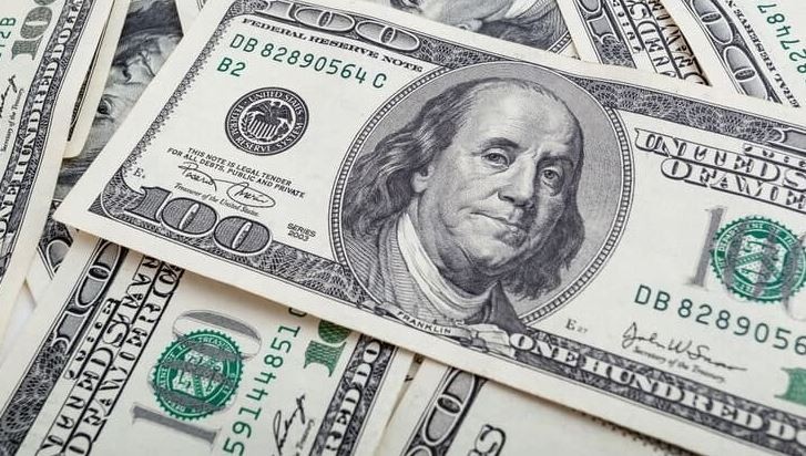 Luego de seis jornadas consecutivas en suba, el dólar blue bajó y cerró en $206,50 | Nacionales