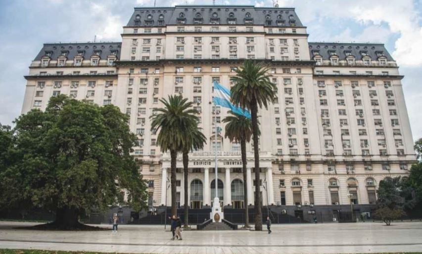 Allanaron el Ministerio de Defensa por el retraso en apelar un fallo que cedió tierras del Ejército a mapuches | Nacionales