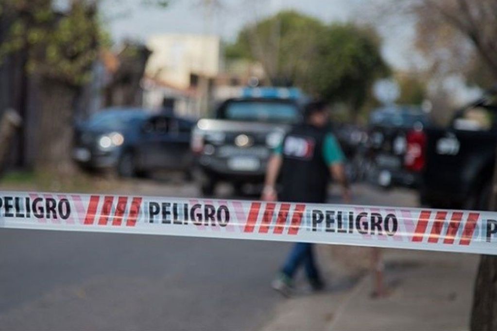 Vecinos sentían olor a podrido: lo hallaron asesinado a puñaladas en su casa en Rosario | Nacionales