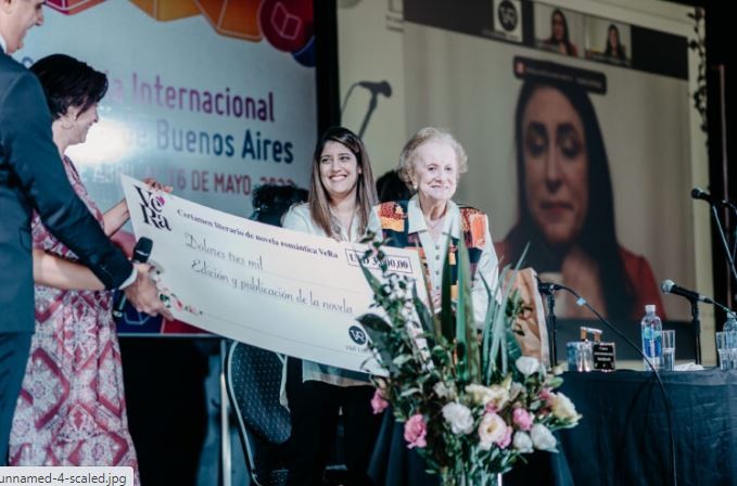 Escritora ganó un premio literario pero no pudo recibirlo porque estaba aislada con Covid-19 | Nacionales